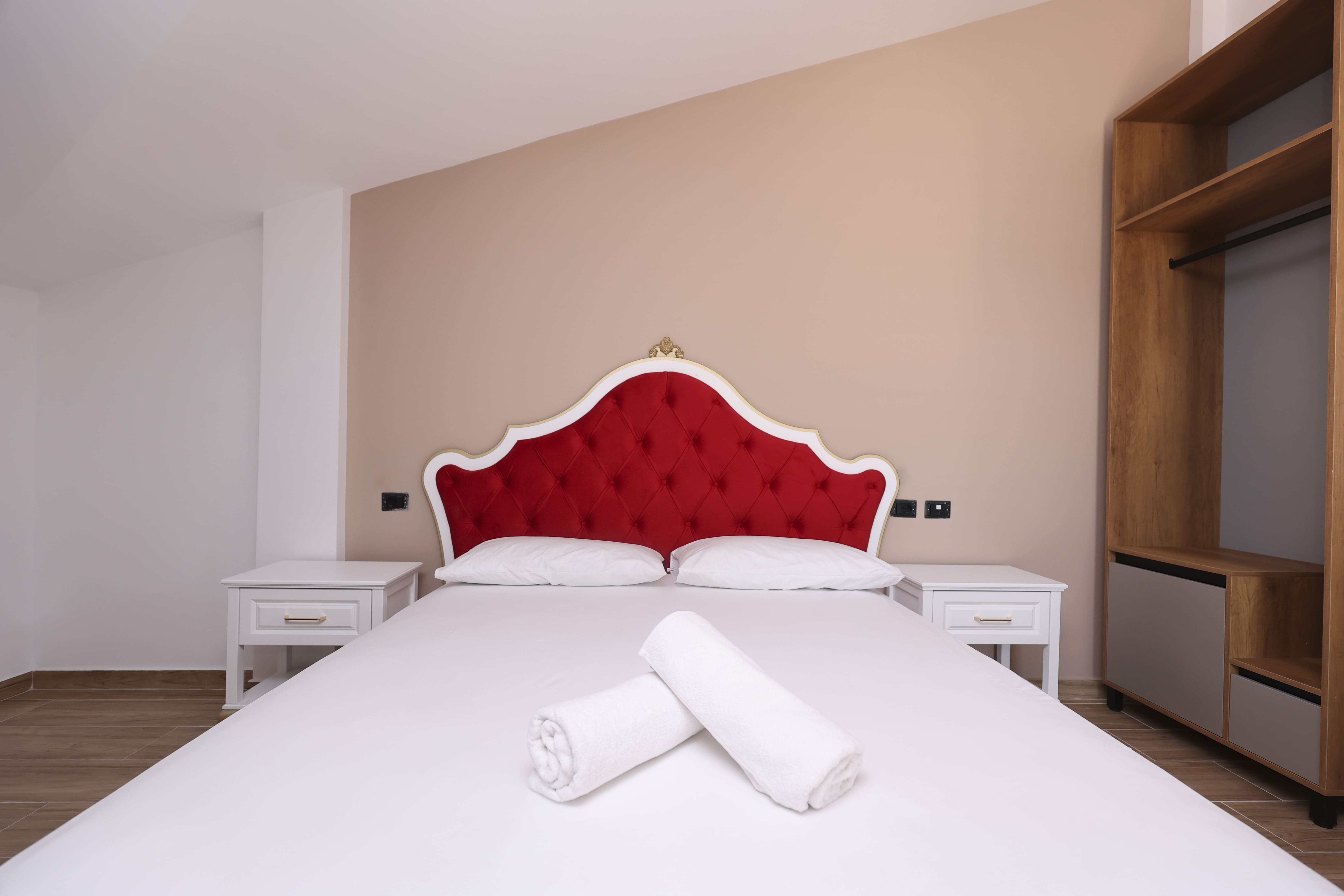 emar hotel tirane 
